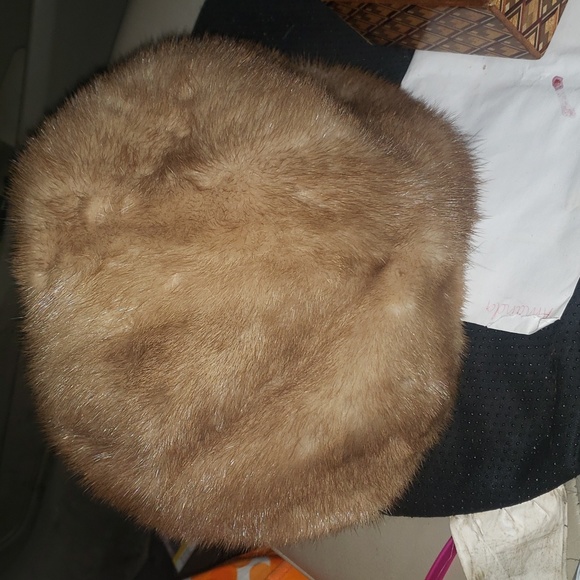 Vintage mink hat - Picture 2 of 3